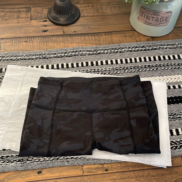 LULULEMON BIKE SHORTS - Picture 2 of 8